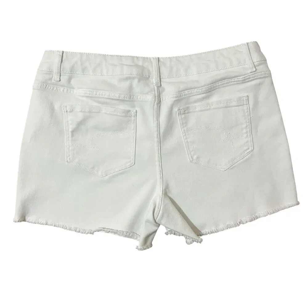 Time & True (14) White Slightly Distressed 5 Pocket Cut Off Shorts - Picture 3 of 8